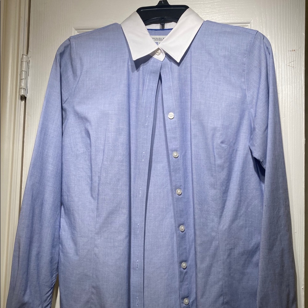 Women’s Banana Republic blue shirt